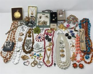 Costume Jewelry Two https://ctbids.com/#!/description/share/179002
