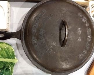 GRISWOLD PAN WITH LID