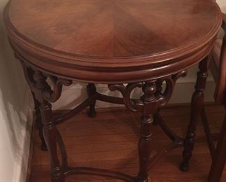 BEAUITIFUL ANTIQUE TABLE