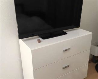 39" TV(no power cord or remote)