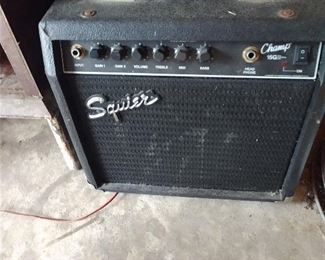 SQUIER AMP