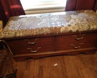 LANE CEDAR CHEST W/ PADDED TOP..HEAVY !! GREAT STORAGE!!