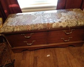 LANE CEDAR CHEST  W/ PADDED TOP..HEAVY !!  GREAT STORAGE!!