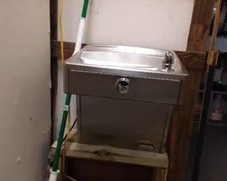 Elkay water cooler! Used very little and delivers good cold water!