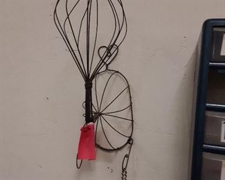 Cool vintage wire hat holder