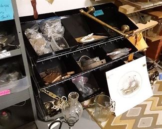 Nice utility bin organizer on wire frame