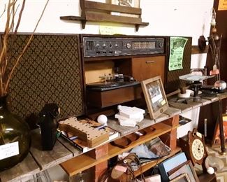 1964 GE wall mount stereo.... "wireless" speakers! Sold for $270 in 1965! Great sound!@