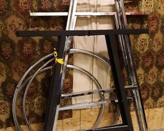 Round clothes racks