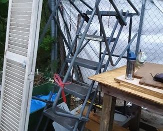 Ballymore ladder.... safety cage swings up in place.... super!