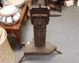 Spinning wheel clicker from 1700s