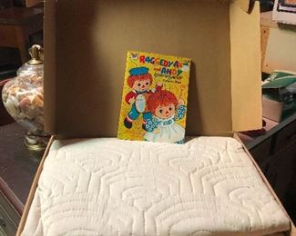 Okay, I asked Cheryl why there was a vintage Raggedy Ann and Andy book in the box with this quilt, and she said, "I just thought it made for a good picture." So there you have it.