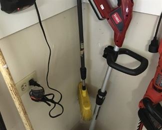 TORO CORDLESS WEEDWACKER WITH CHARGER