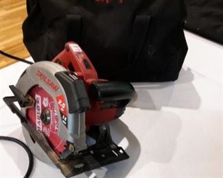 Skilsaw circular saw, with case.