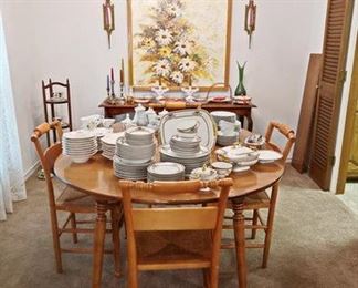 Maple dinette set and chairs.