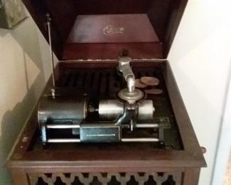 01 Edison Cylinder Phonograph and Cylinders