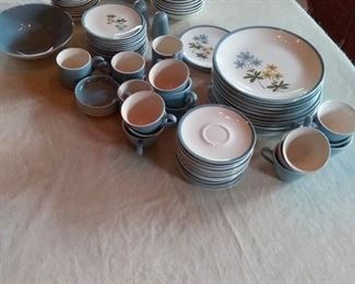 08 Home Laughlin Color Harmony Dinnerware with 83 Pieces