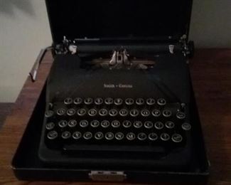 35 Vintage SmithCorona Typewriter with Case