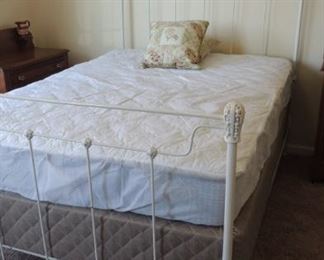 antiquebed
