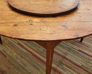 Fantastic 1800s all hand made heart pine Lasy Susan top table. Unique and Rare