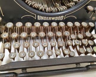 Antique type wrighter