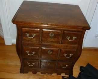 3-drawer table