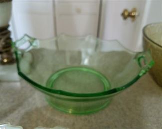 Green Vaseline scalloped bowl with handles