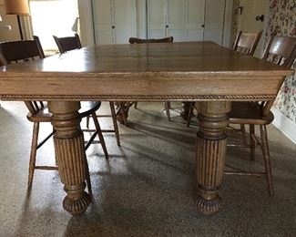 Lovely oak table, the legs are gorgeous.