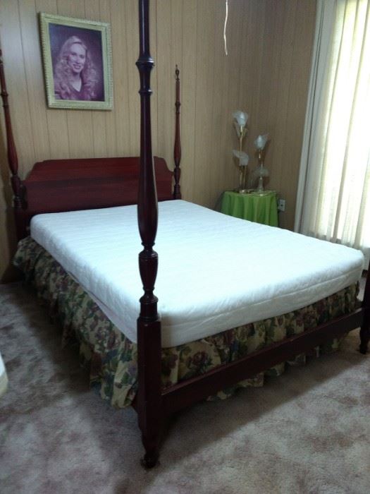 Double / Full Size 4 post bed