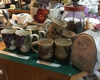 Roadrunner set of Mugs, flower mug set, vintage metal lunch box
