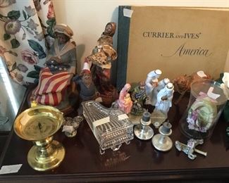 Lots of small vintage collectibles