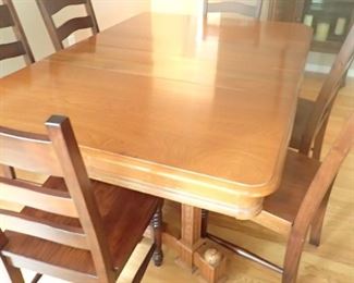DINING TABLE WITH LEAVES / 6 - CHAIRS
