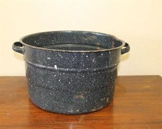Black enamel pot