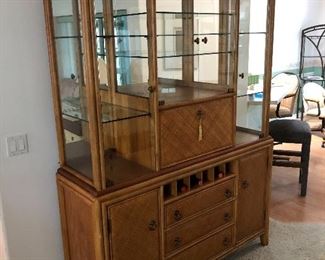 Beautiful hutch display cabinet $200
Top can be removed if so desired