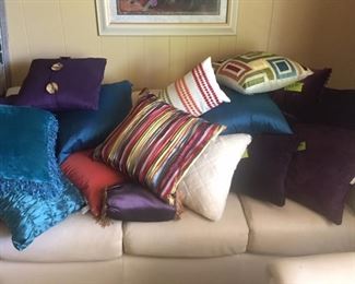 Pillow, smoke free and pet free home