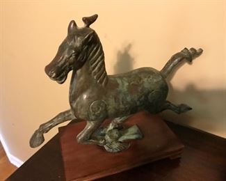Horse scilpture