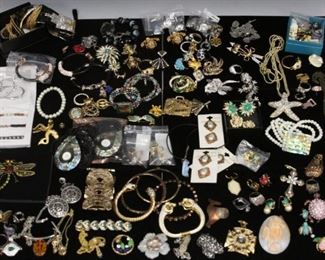 LOT #7086 - LARGE GROUP LOT OF ASSORTED COSTUME JEWELRY