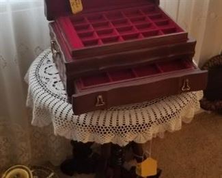 Jewelry chest