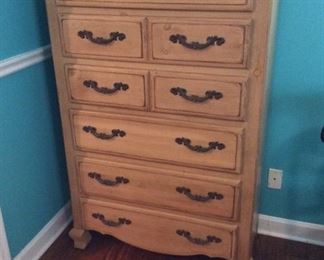 Dresser. 