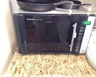 Emerson Microwave Oven. 
