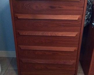 5-Drawer Dresser, 31" W x 44" H x 19" D.