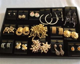 Costume Jewelry. 