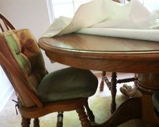 Round Oak Table with chairs and extension