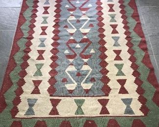AREA RUG