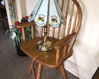 MICHIGAN WOLVERINES GLASS TABLE LAMP