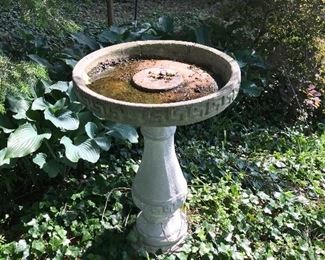 GARDEN BIRDBATH