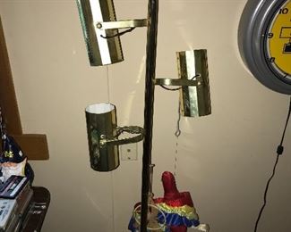 3 - LIGHT FLOOR LAMP