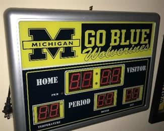 MICHIGAN WOLVERINES SCOREBOARD WALL CLOCK