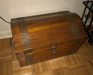 VINTAGE TREASURE CHEST