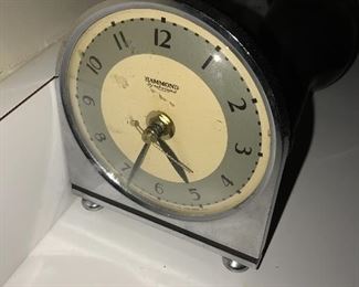 VINTAGE TABLETOP CLOCK
