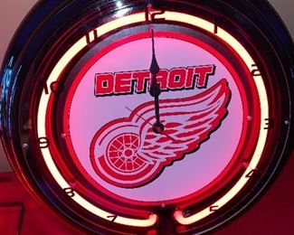 DETROIT RED WINGS NEON CLOCK 18"